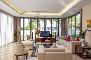 Una televisión de pantalla plana