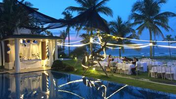 Villa Luxury, camere multiple, vista spiaggia, di fronte alla spiaggia | Una scrivania, postazione laptop, insonorizzazione, ferro/asse da stiro