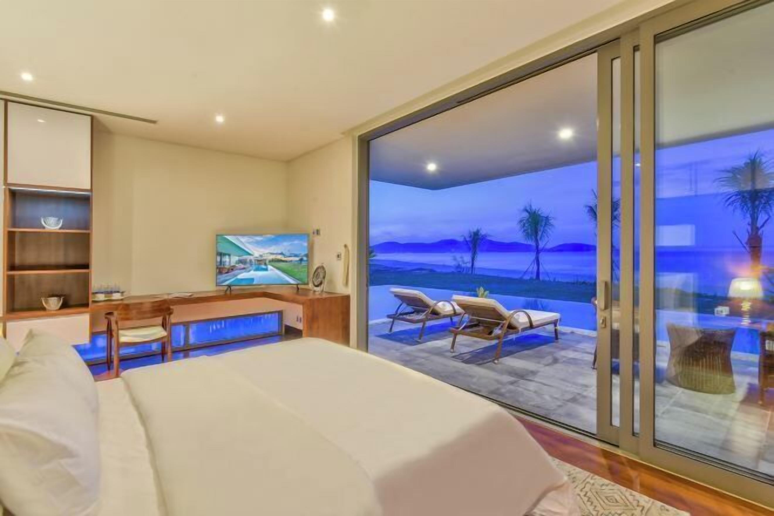 Desk, laptop workspace, soundproofing, iron/ironing board