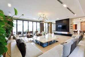 Luxury Villa, 6 Bedrooms, Beach View, Beachfront | Living area