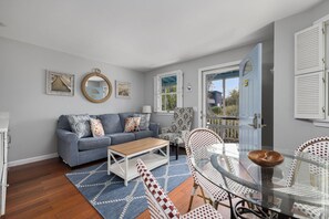 A living room with a sofa, coffee table, and patterned chairs. - Waverly Suite 2 (New Shoreham)