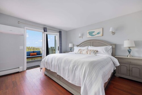 Waverly Suite 2 on the Beach