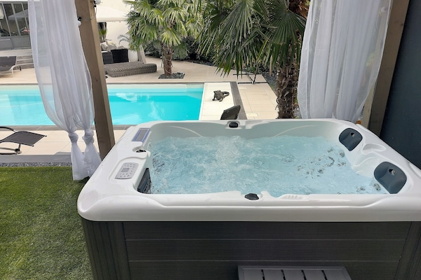 Alloggio Premium su due livelli, idromassaggio, vista piscina | Terrazza/patio