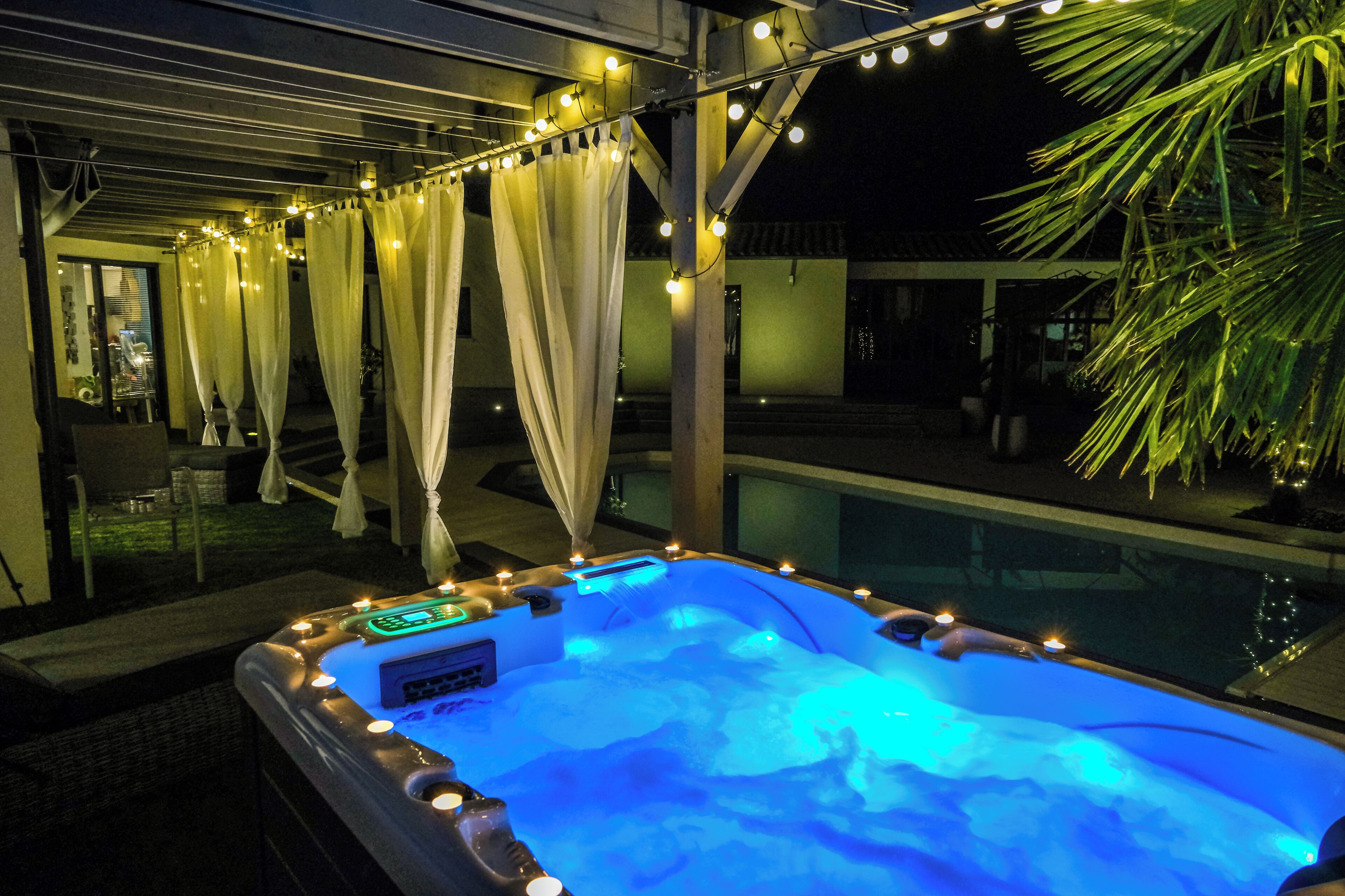 Alloggio Premium su due livelli, idromassaggio, vista piscina | Terrazza/patio