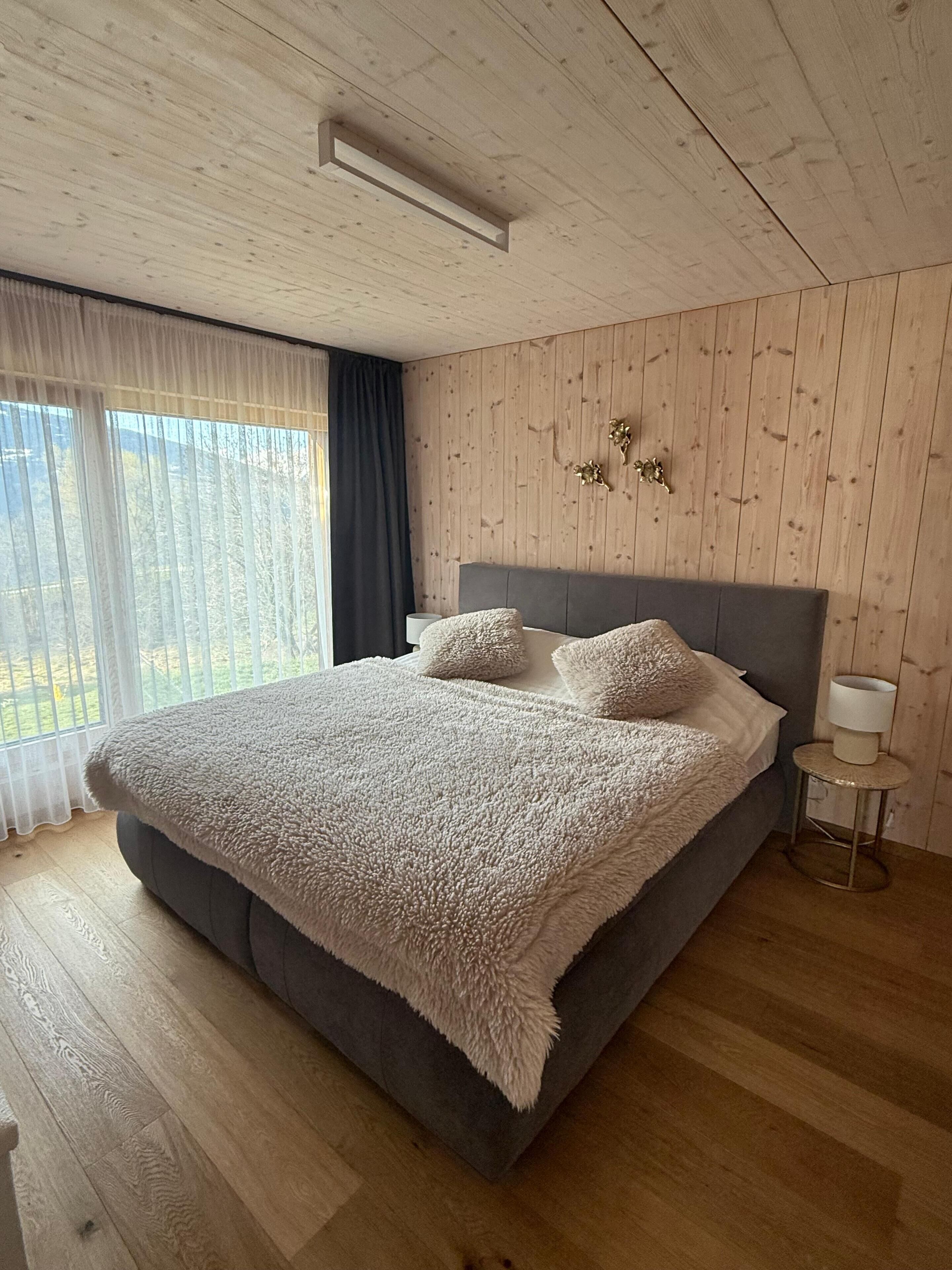 5 chambres, fer et planche à repasser, lit parapluie, Wi-Fi gratuit