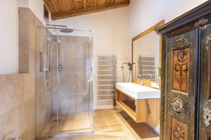 Appartement | Badkamer | Een bad