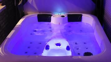 Bain à remous intérieur