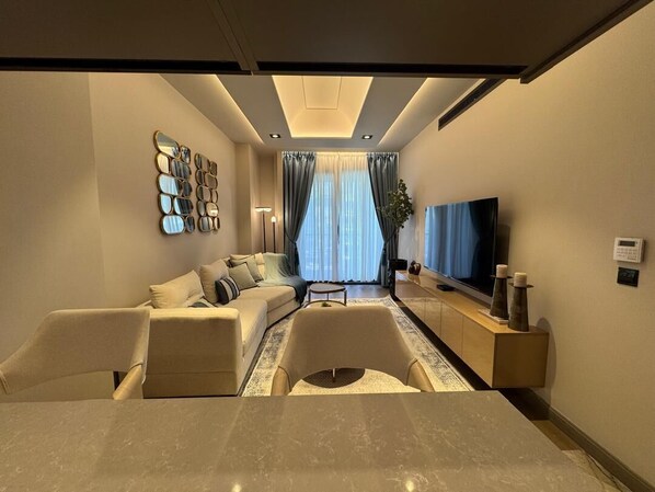 Living area - Luxury 1-Bedroom Apartment in Cantonments (Accra)