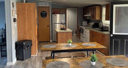 Quite, private 4 bed room 2 full bath home located in Newark oh. Sleeps 12.