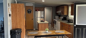 Quite, private 4 bed room 2 full bath home located in Newark oh. Sleeps 12.