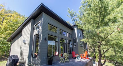 Luxury Lakefront Retreat | 3 bed,3 bath, near Parry Sound | Save on Weekly Stays