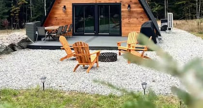 Cozy 2-bedroom A Frame chalet in delightful Danbury NH with WiFi and AC