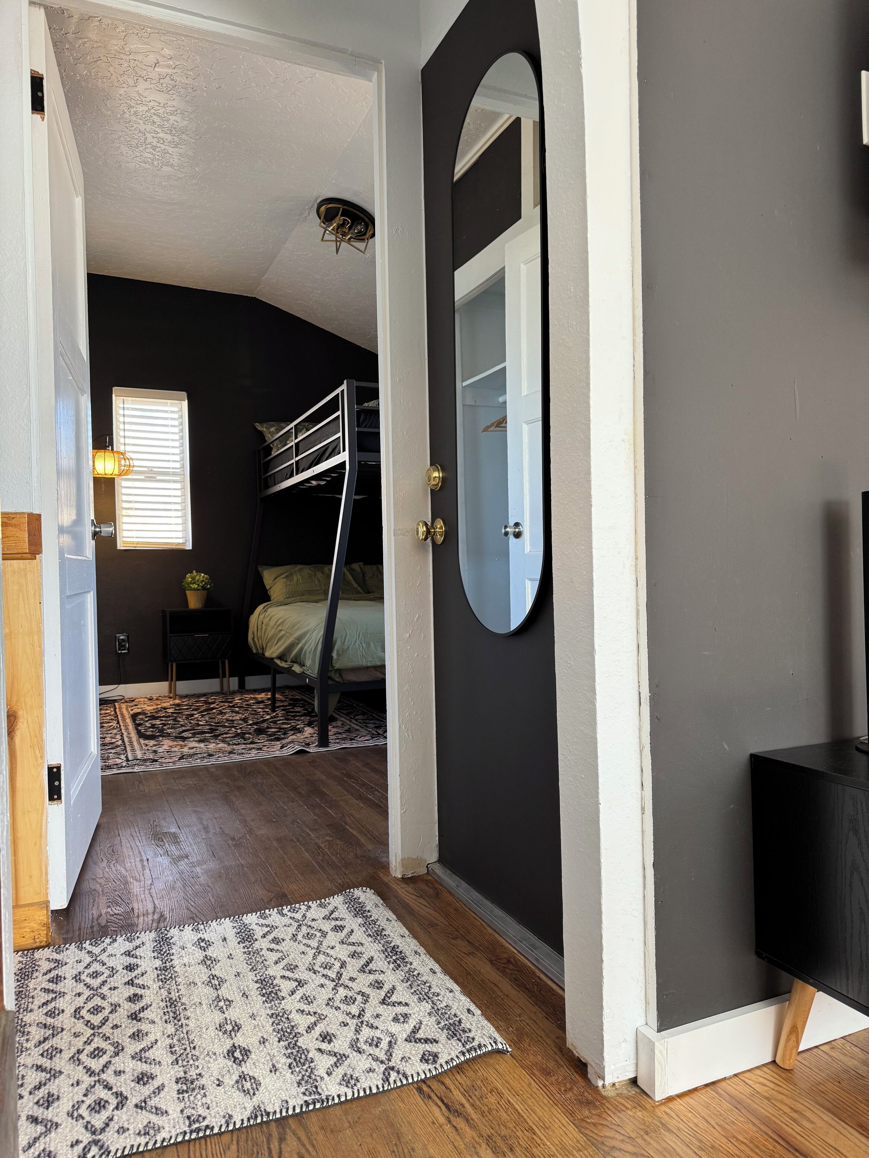 2 bedrooms, in-room safe, desk, WiFi