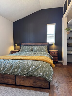 2 bedrooms, in-room safe, desk, WiFi