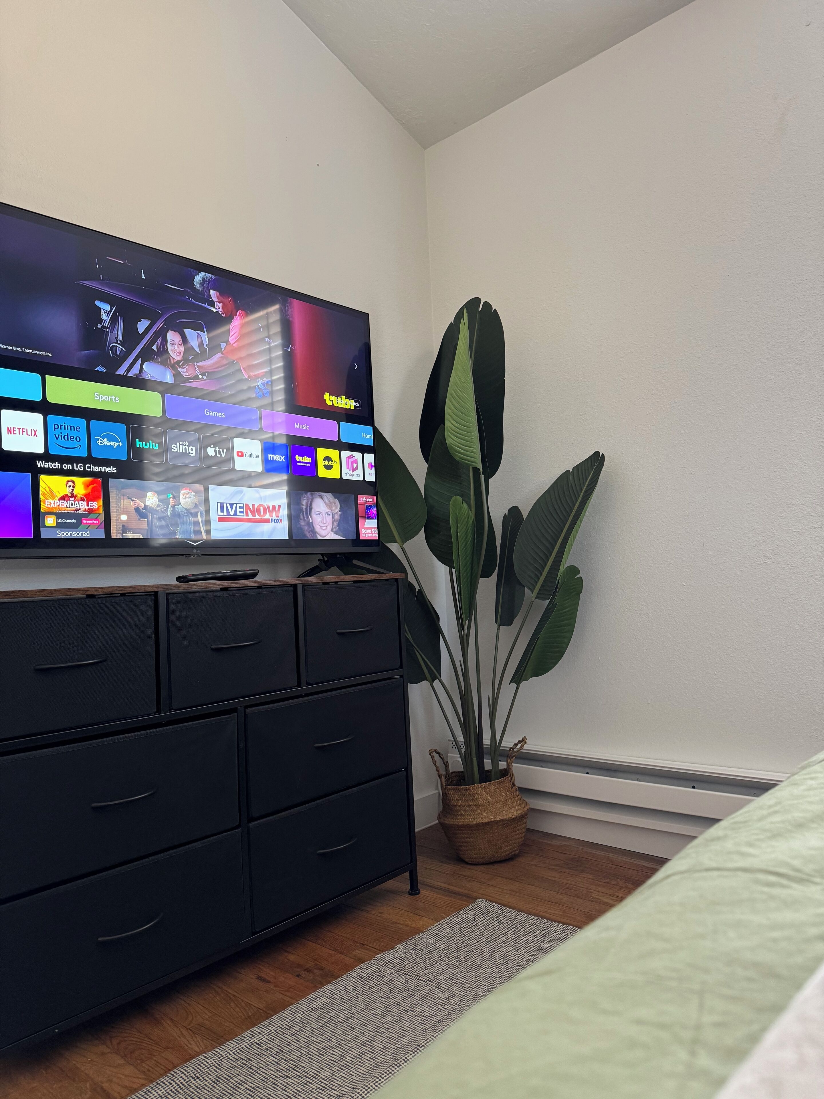 2 bedrooms, in-room safe, desk, WiFi