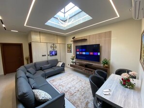 Coin salon dans le hall