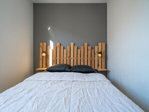 2 chambres, fer et planche Ă repasser
