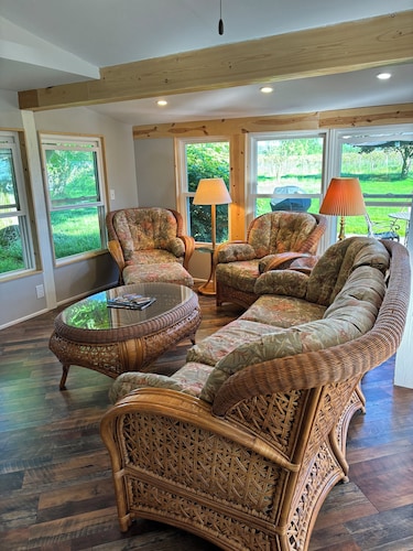 Heard it Through the Grapevine is a charming 3 - bedroom house in North East PA.