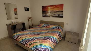 2 camere, una scrivania, Wi-Fi gratuito, lenzuola