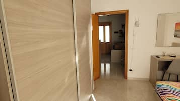 2 bedrooms, desk, free WiFi, bed sheets