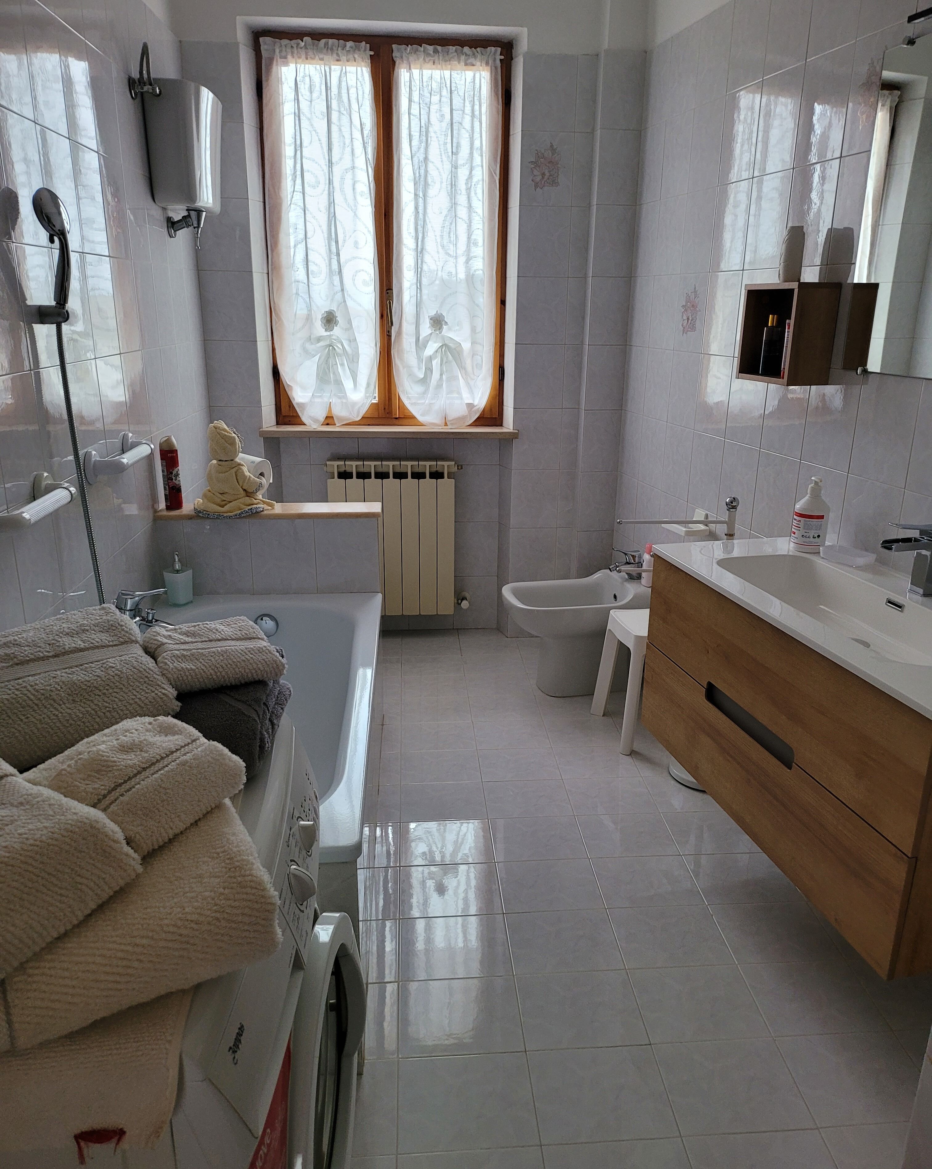 Hårtork, handdukar, tvål och toalettpapper