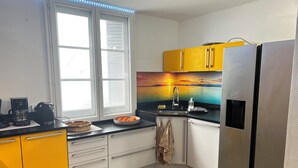 A kitchen with a large window, a refrigerator, a sink, and a coffee maker. - Maison Auseths - Group accommodation - Campan (Campan)