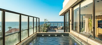 Pool & Jacuzzi Seaview Penthouse