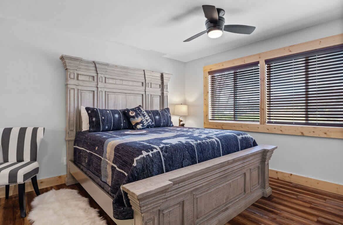 小屋, 多張床, 熱水浴缸, 山景 (Dolly’s Darling) | 4 間臥室、獨特裝潢、布置獨特、床單