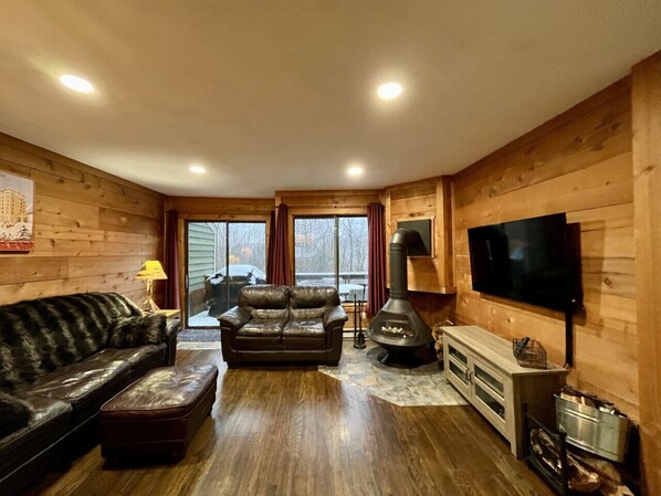 Smart TV, DVD player, books