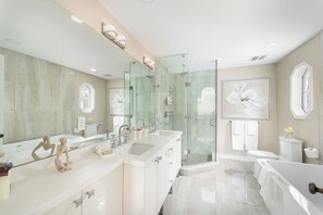Dusche, Handtücher, Seife, Toilettenpapier