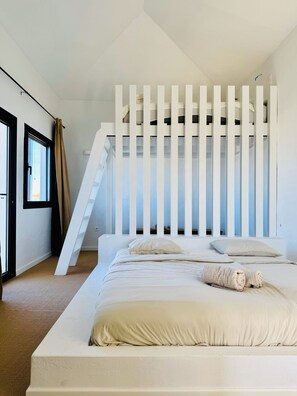 4 bedrooms, desk, iron/ironing board, free WiFi