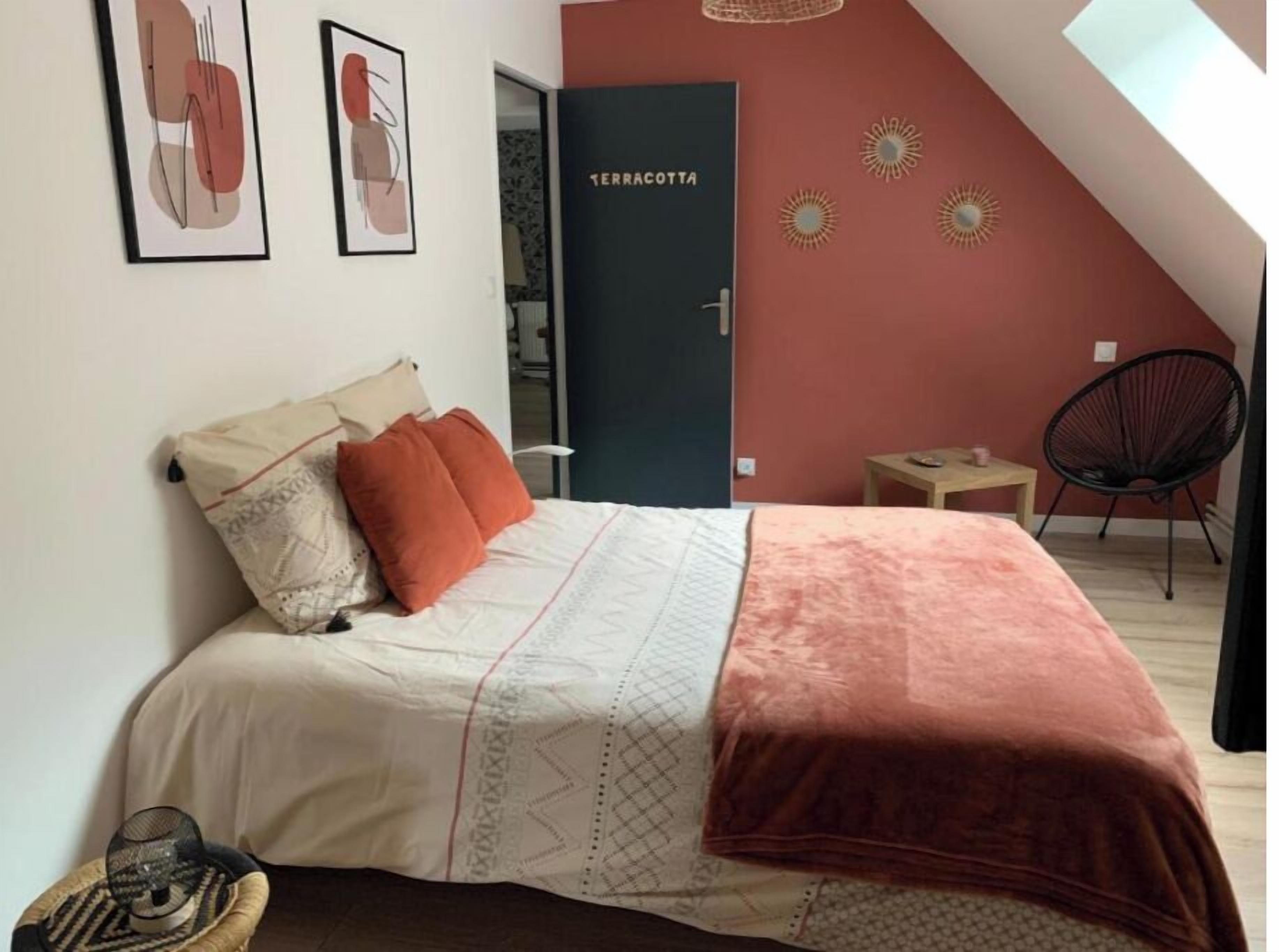 3 bedrooms, travel crib, free WiFi, bed sheets