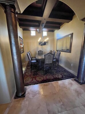 Dining - Spacious 4-bedroom house with sunset views in Cave Creek (Cave Creek)