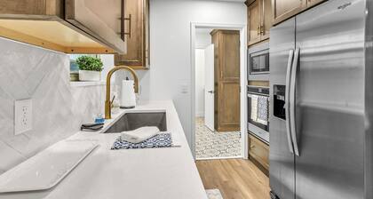 Charming & Renovated in S Tulsa Staycation or Long-Term Stays-Backs to Trails