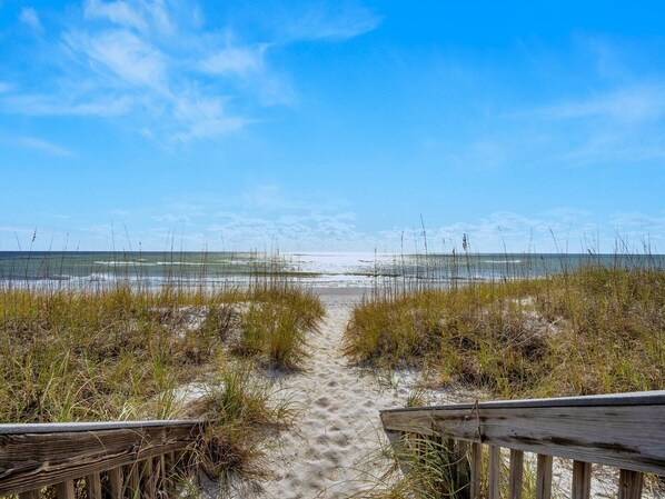 On the beach - Le Belle Marie Luxurious 4 bedroom Townhome Your Dream Beach Getaway! (Navarre Beach)