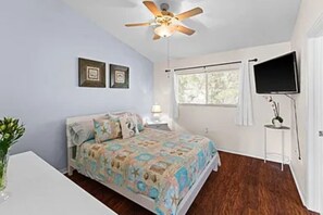 2 bedrooms, iron/ironing board, WiFi, bed sheets - Cozy Beach House with Ocean Views, Pools, Ideal for Vacations or Corporate Stays (Cape Canaveral)