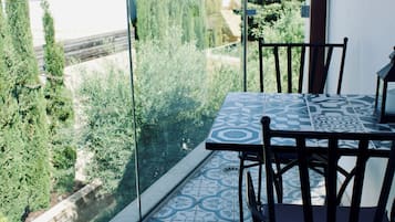 Deluxe Double Room | In-room safe, soundproofing, iron/ironing board, free WiFi