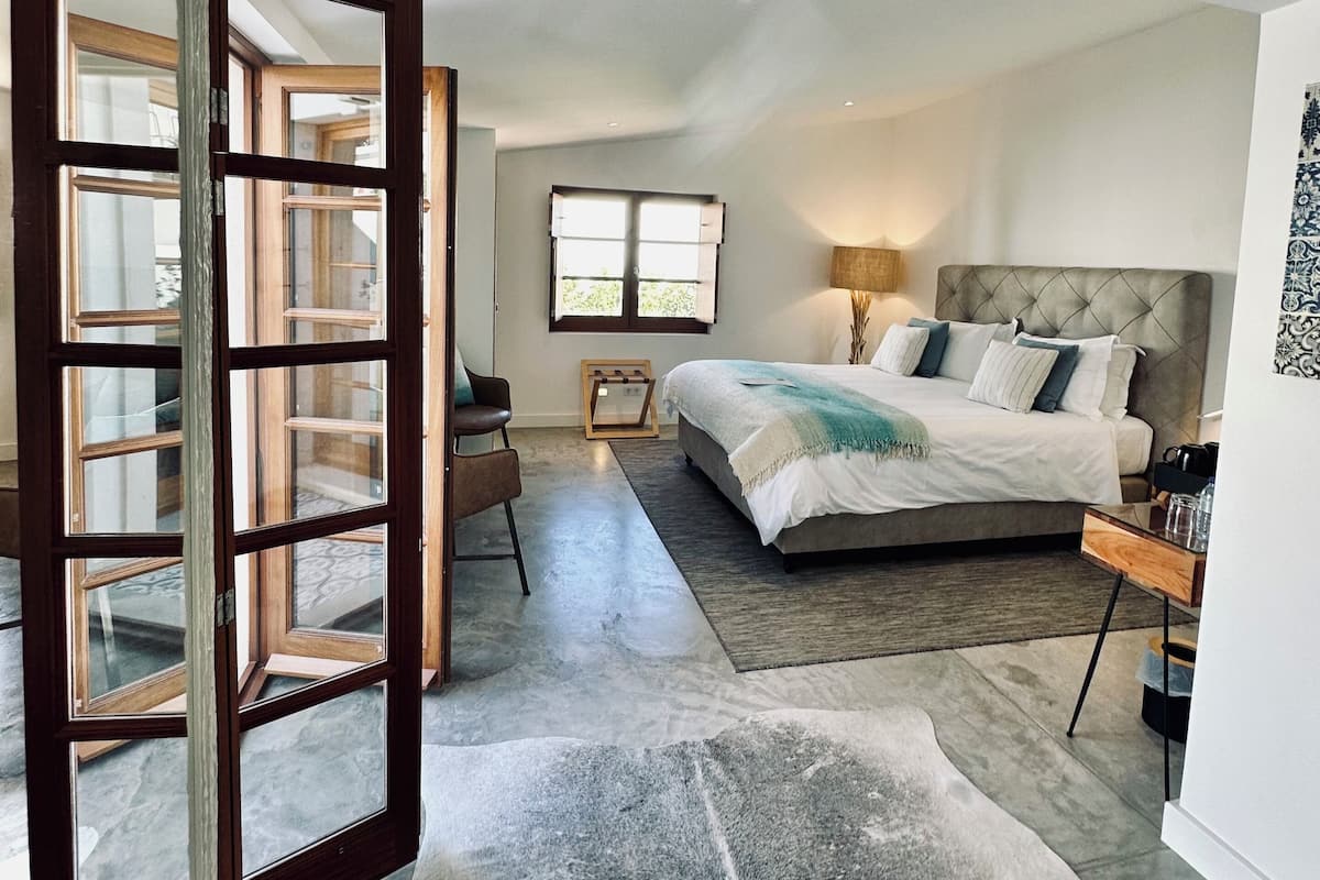 Coffres-forts dans les chambres, ameublement personnalisé, bureau