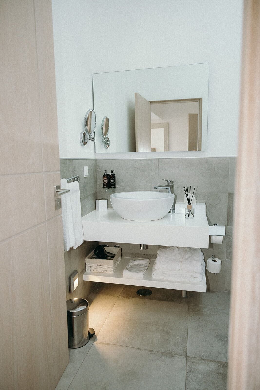 豪華雙人房 | 浴室 | 水療按摩蓮蓬頭、浴袍、拖鞋、毛巾