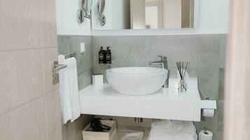 Deluxe Double Room | Bathroom