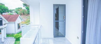 Charming 3-bedroom building with WiFi, AC in marvelous Dar es Salaam