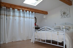 3 bedrooms, iron/ironing board, travel cot, bed sheets