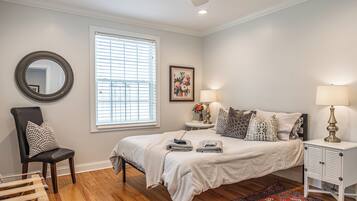 2 habitaciones, tabla de planchar con plancha, wifi y ropa de cama