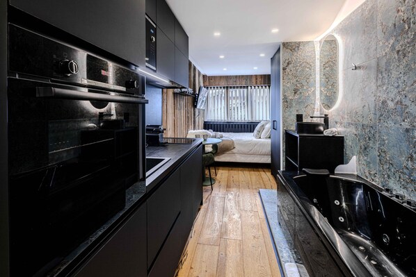 Køleskab, mikrobølgeovn, ovn, opvaskemaskine