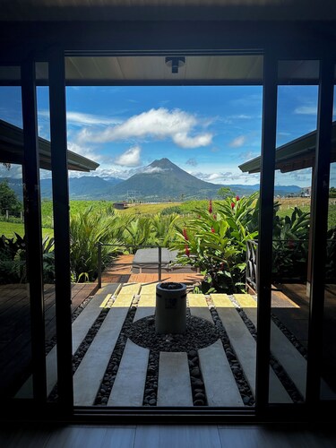 Zen Retreat in gated property with perfect view of the volcano.