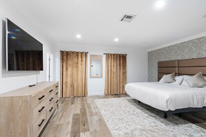 3 chambres, fer et planche à repasser, Wi-Fi, draps fournis