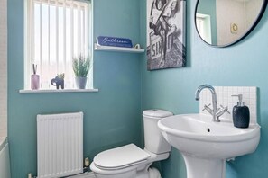 Serviettes fournies, savon, papier toilette
