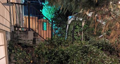 Charming 1-bedroom unit in tranquil Burien with WiFi, AC, private yard