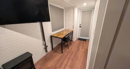 Charming 1-bedroom unit in tranquil Burien with WiFi, AC, private yard