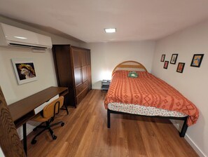 1 chambre, bureau, fer et planche à repasser, Wi-Fi